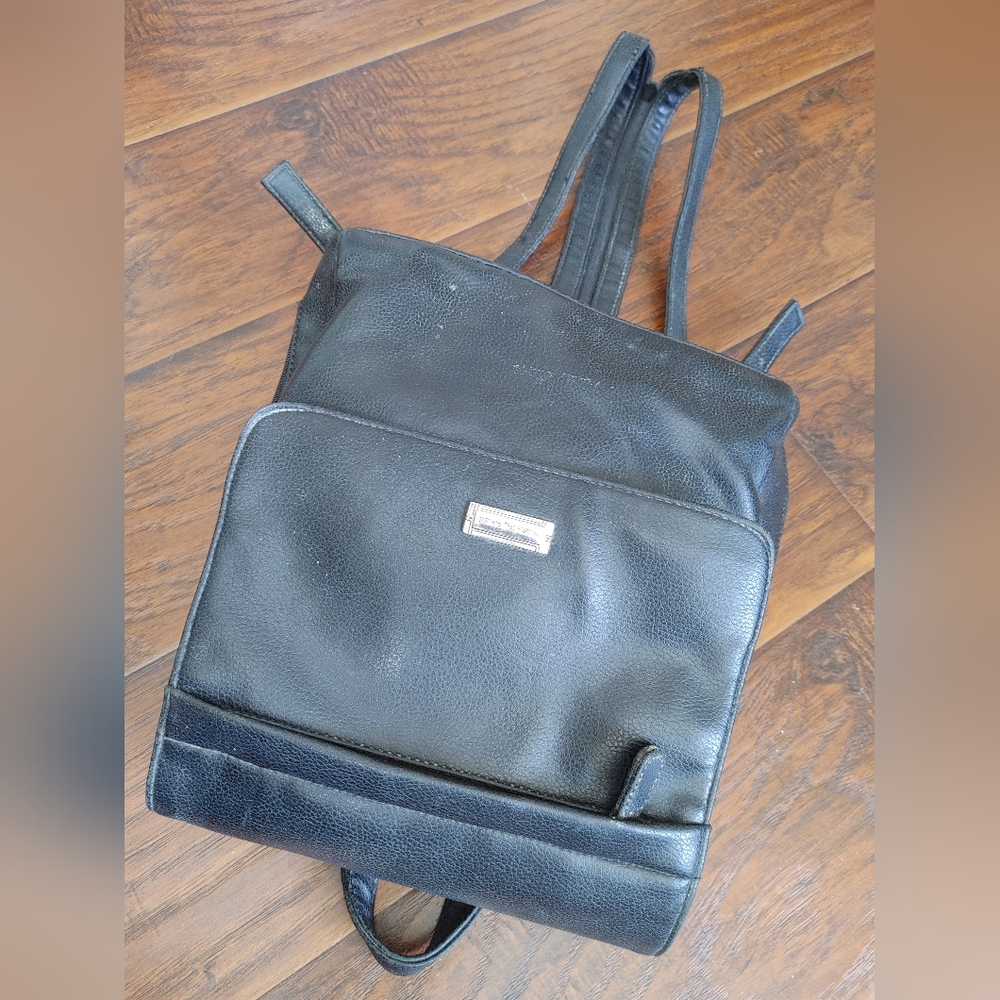 Vintage 90s Hush Puppies black leather backpack